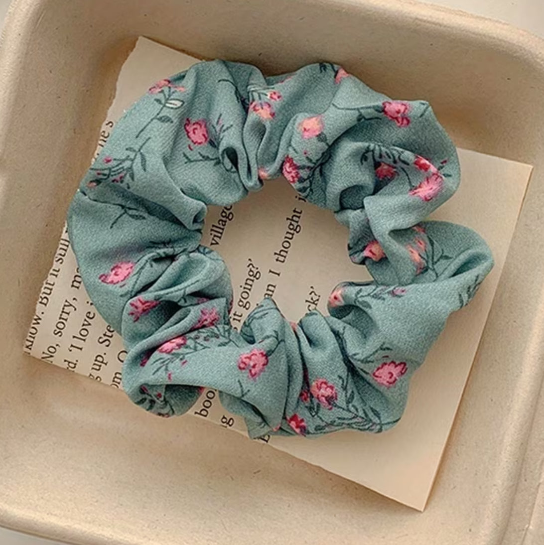 Scrunchies de pelo floral multicolor