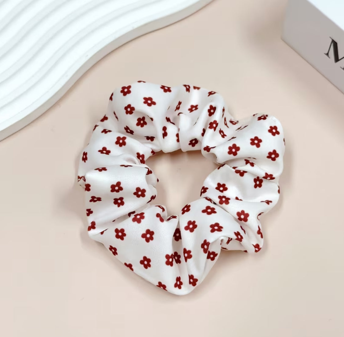 Scrunchies de pelo rojo vino