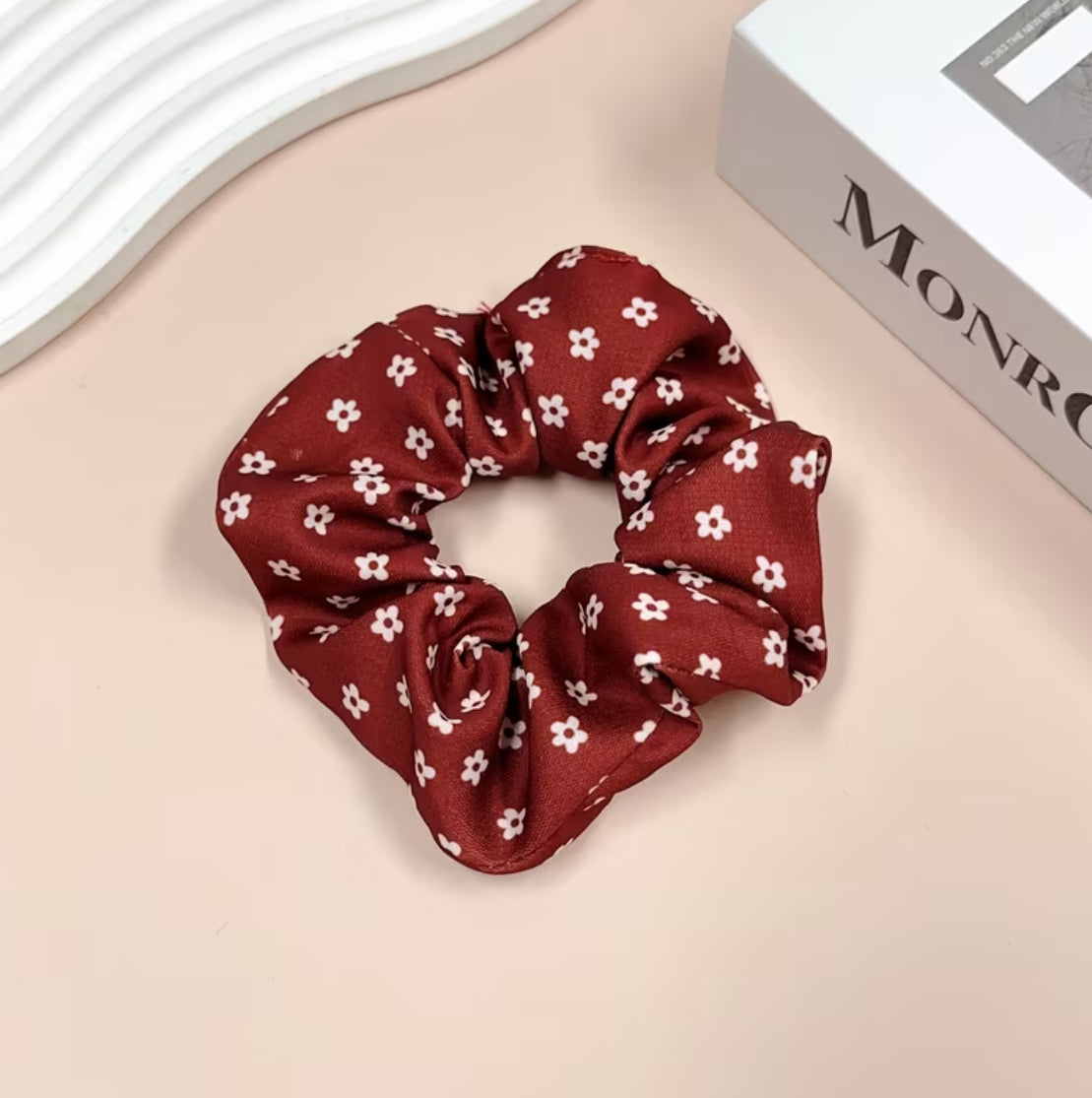 Scrunchies de pelo rojo vino