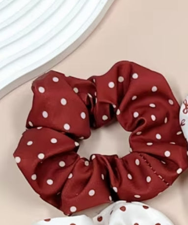 Scrunchies de pelo rojo vino