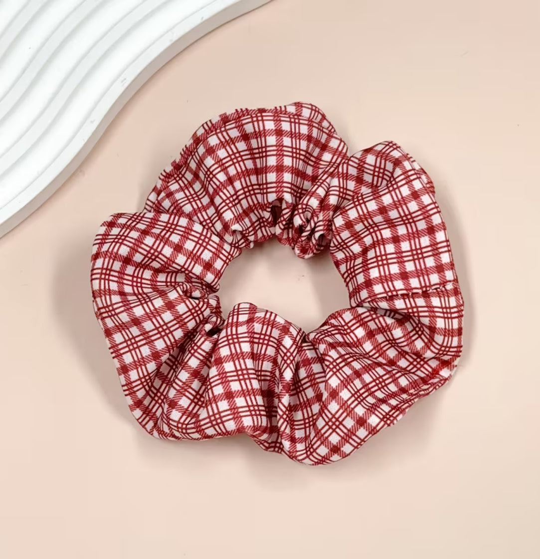 Scrunchies de pelo rojo vino